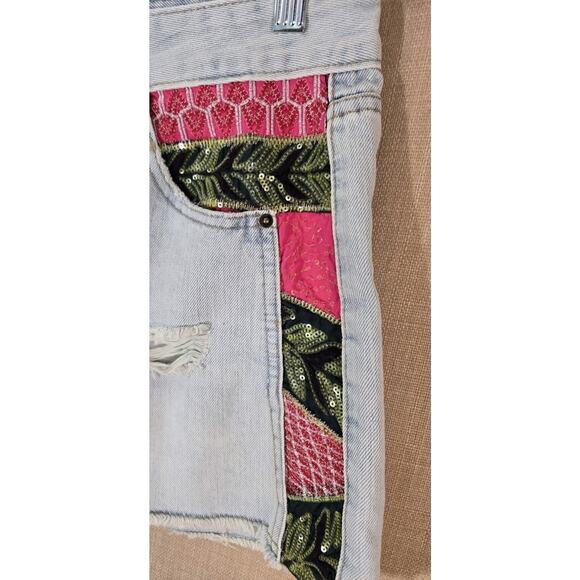 Desigual Pink Black Embroidered Design Jean‎ Shorts Women's Sz 4 Boho Hippie NWT - Picture 3 of 9